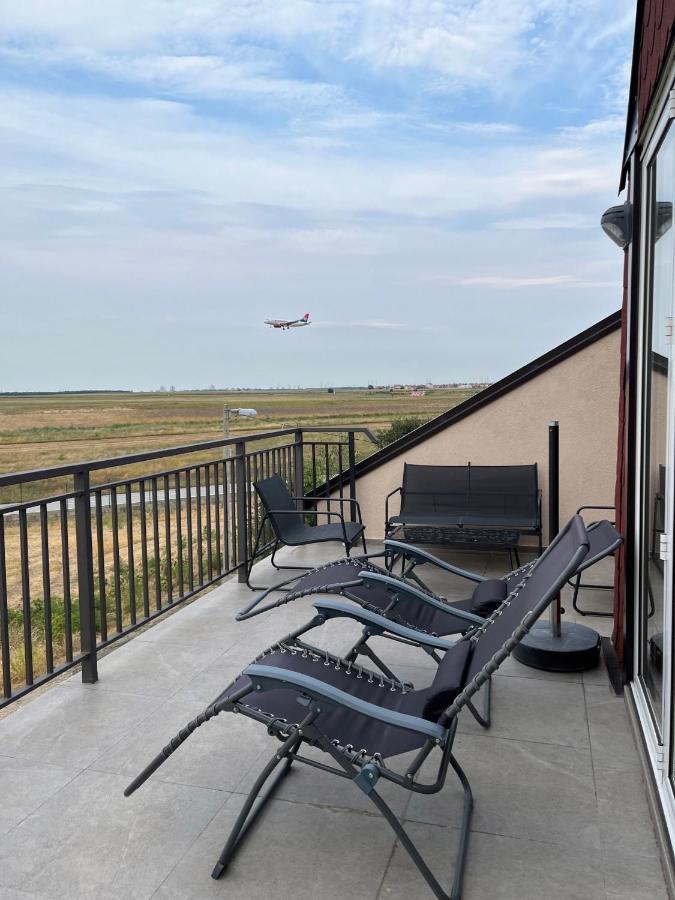 Airport Gate 25 Apartment Ledine Exterior foto